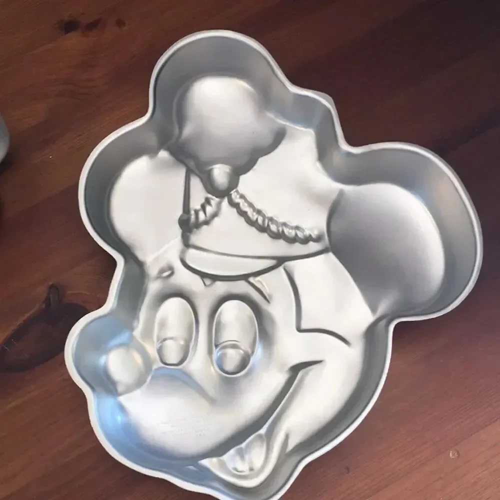 Wilton Vintage Mickey Mouse Band Cake Pan 515-302